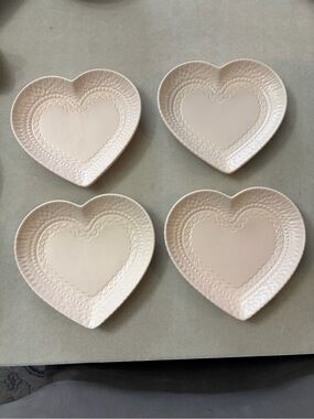 Set of 4 Heart-Shaped Ceramic Dessert Plates in Blush Pink